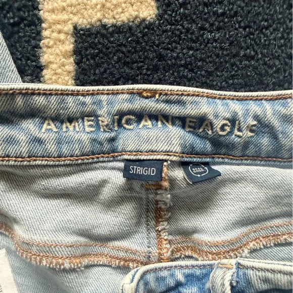 American Eagle Mom Jean – Light Wash – Size 4 Regular - Picture 6 of 7